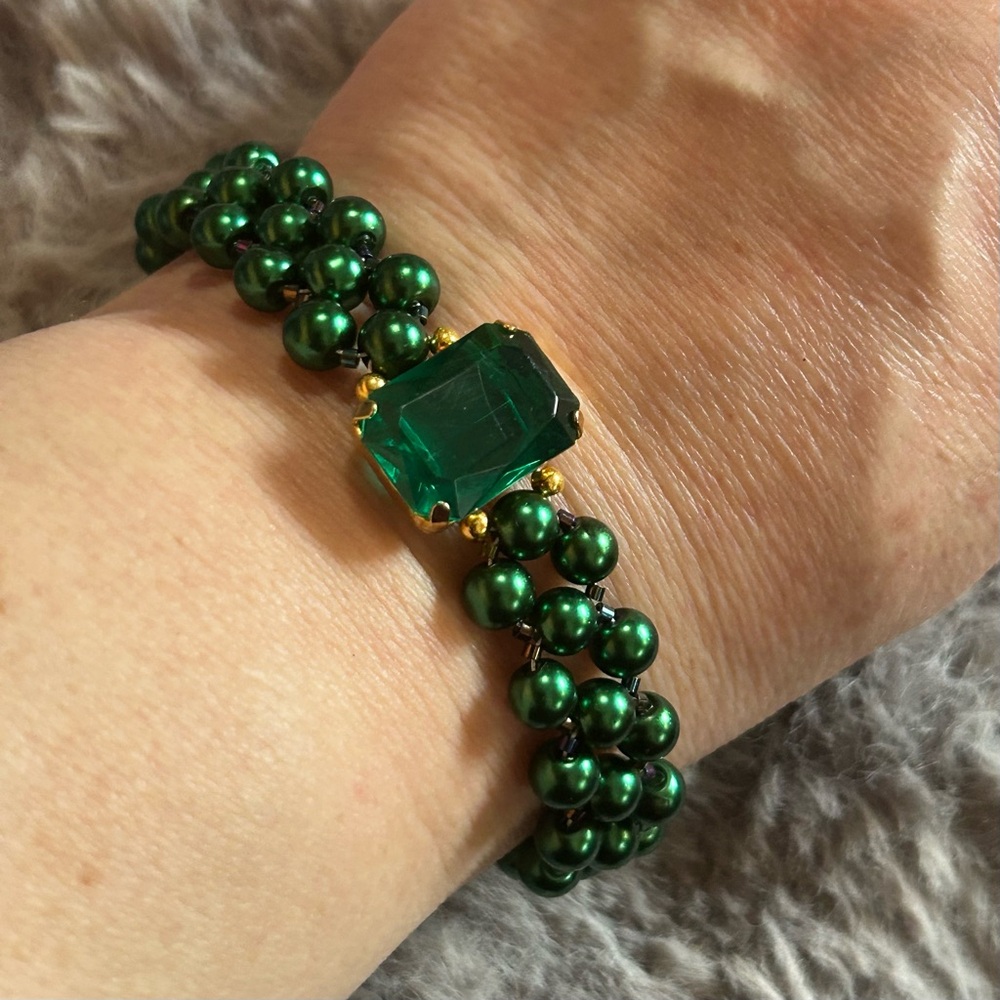 Handcrafted emerald green Czech glass pearl rainbow seed bead lattice bracelet
